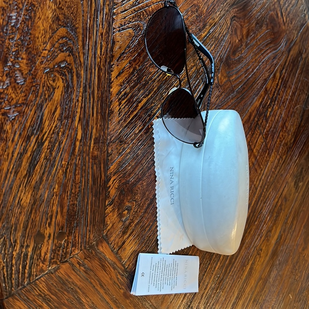 Nina Ricci Aviator - Picture 2 of 6